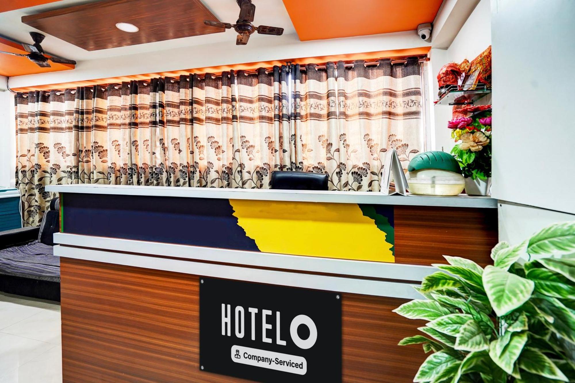 Super Hotel O Geeta Mandir Formerly Hotel Green Park Αχμπανταμπάντ Εξωτερικό φωτογραφία