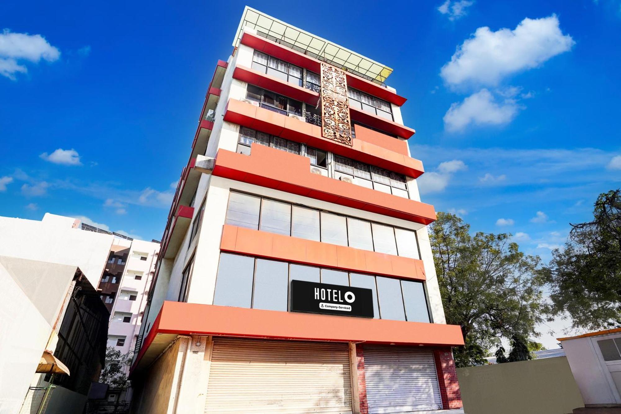 Super Hotel O Geeta Mandir Formerly Hotel Green Park Αχμπανταμπάντ Εξωτερικό φωτογραφία