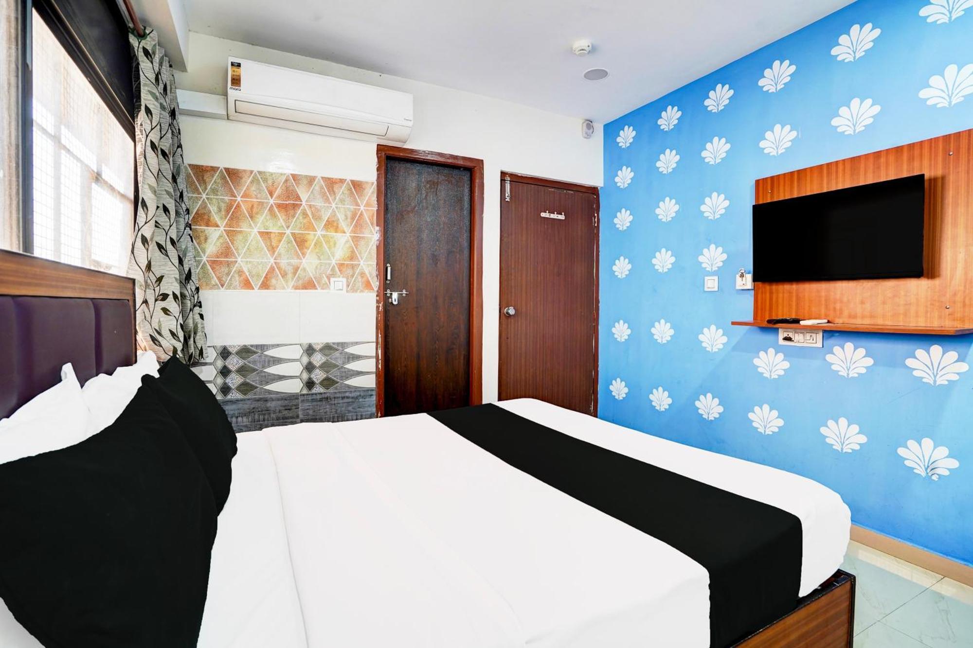 Super Hotel O Geeta Mandir Formerly Hotel Green Park Αχμπανταμπάντ Εξωτερικό φωτογραφία